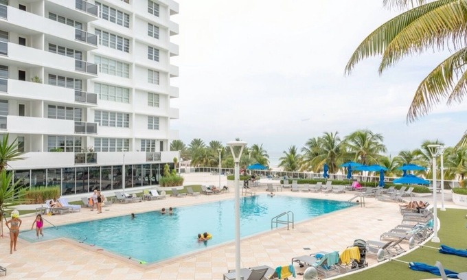 South Beach Apartment | Beachfront in Lincoln Road. Prestigious Condominium. South Beach. Miami Beach.