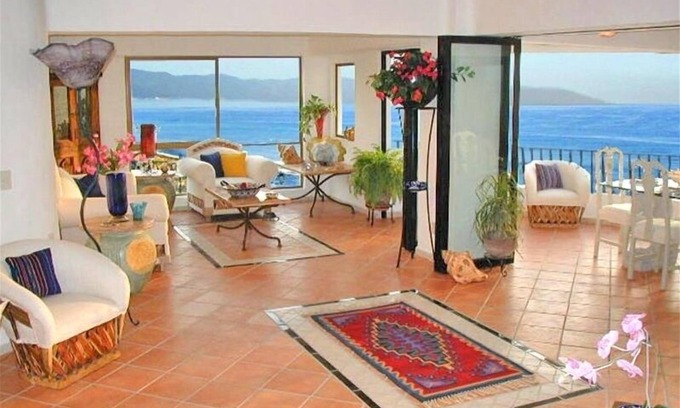 Downtown Puerto Vallarta Condo | !BEACHFRONT IN THE CITY CENTER! SPECIAL! SUMMERTIME SPECIAL - ONLY 195/NT!
