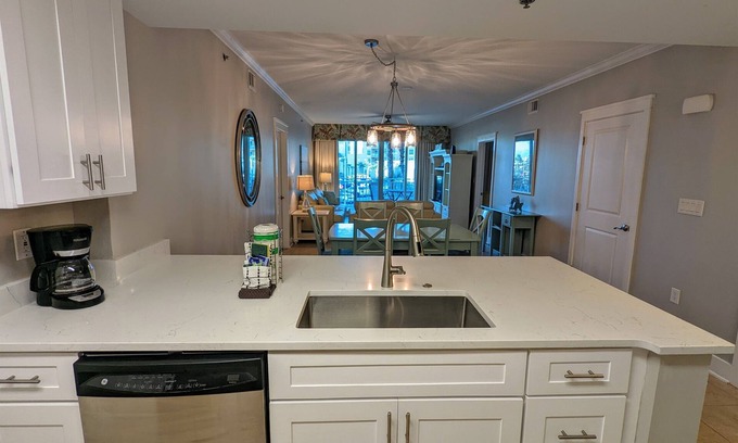 Fort Walton Beach Condo | Beachfront | Lazy River | 2 King Suites + Bunkroom