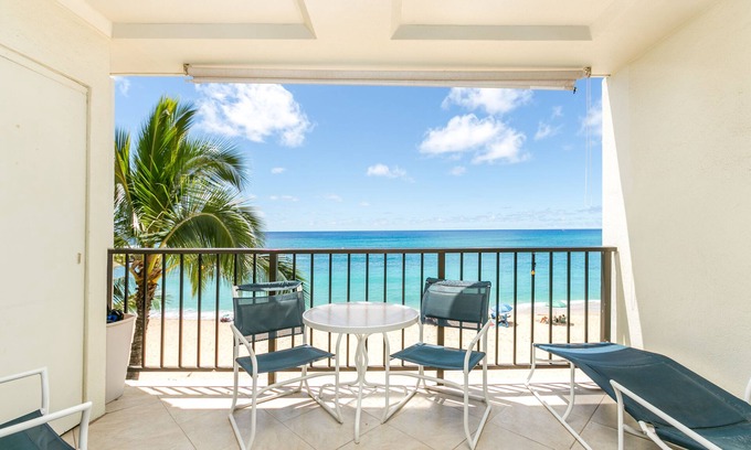 Makaha Condo | BEACHFRONT LEGAL PRINCESS CONDO-FREE PKG/WIFI-POOL, HOT TUB,TENNIS/PICKLE BALL 2