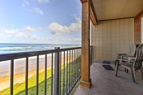 Lincoln Beach Apartment | Beachfront Lincoln City Condo-Patio and Pool Access!