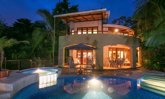 Manuel Antonio House | Beachfront Location! Luxury home. Daily MONKEY visits!