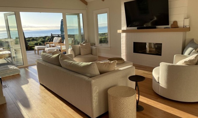 Regional District of Nanaimo House | Beachfront luxury home with expansive deck, amazing views and BBQ patio!