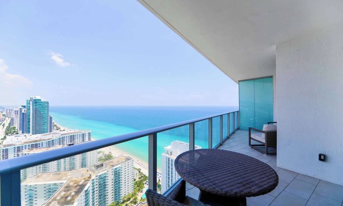 Hallandale Beach Apartment | Beachfront Luxury Apartment in Hollywood