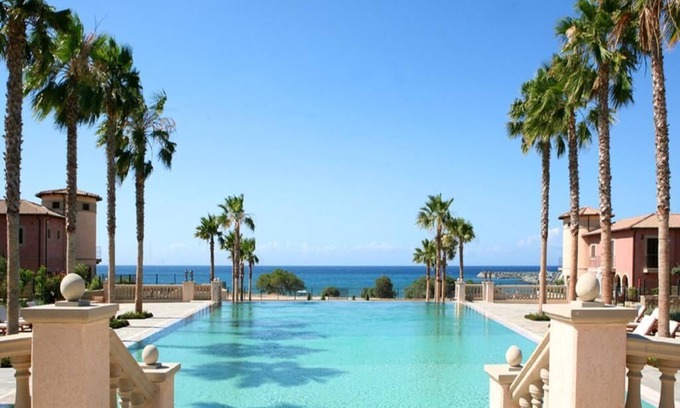 Agios Tychon Apartment | Beachfront luxury apartment next to St.Raphael Hotel in Limassol