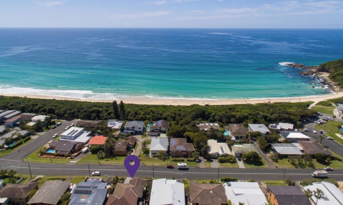 Forster House | Beachfront Luxury - Games Room & Beach Essentials!