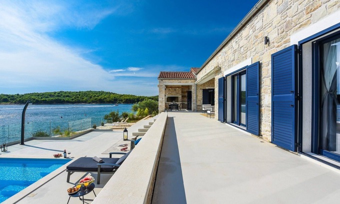 Zdrelac Villa | Beachfront luxury oasis with pool