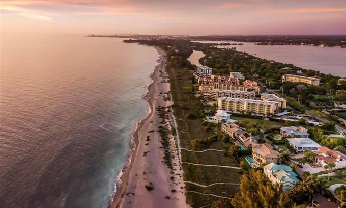 Siesta Key House | Beachfront Luxury Siesta Key Beach House