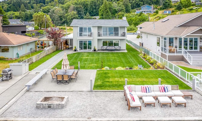 Camano Island House | Beachfront - N. Camano; Mt. Baker and Sunset View; 4 Bedroom and 4 Bed Bunkroom