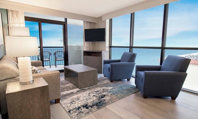 Myrtle Beach House | Beachfront Oasis: Deluxe 3 Bedroom 3rd Floor