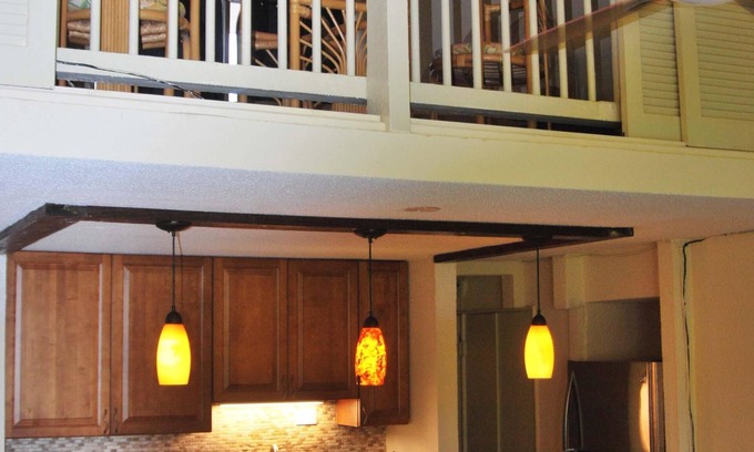 Estate Golden Rock Condo | BeachFront-OceanViews-WiFi-Res/bar-SplitAC-AppleTV-Pool-BeachSupplies-Snorkels