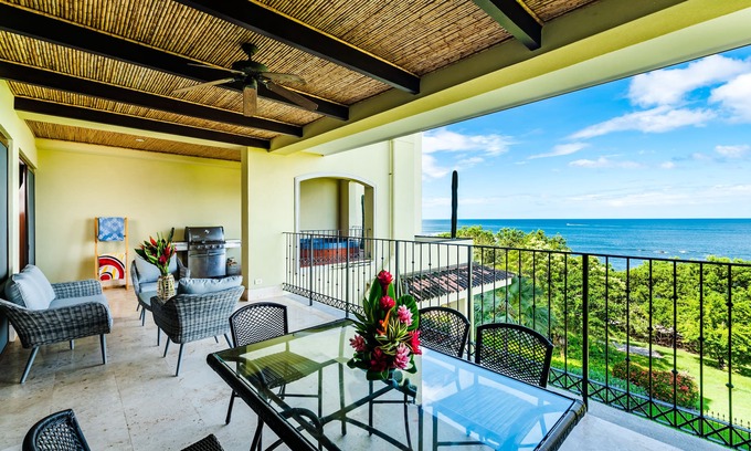 Playa Langosta Apartment | ☀Beachfront Oceanview☀ Private Jacuzzi & Full ktcn