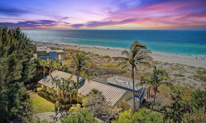 Holmes Beach House | Beachfront on Anna Maria Island!