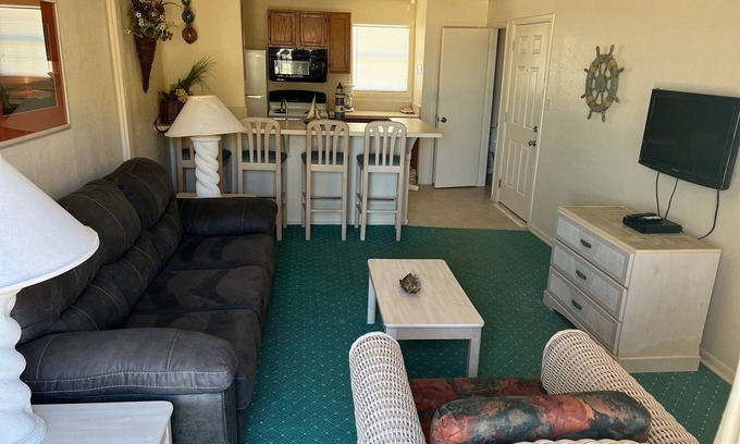 Freeport Condo | Beachfront One Bedroom Condo with a Pool/2 nights or 7 nights. Pet friendly!