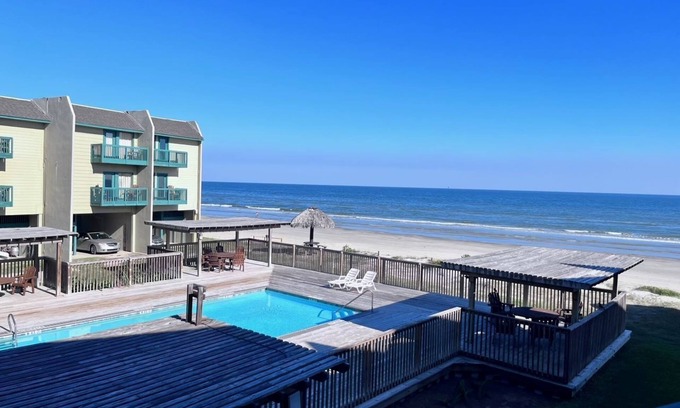 Freeport Condo | Beachfront One Bedroom Condo w/Seaside Pool. Pet Friendly! 2 or 7 night stay.