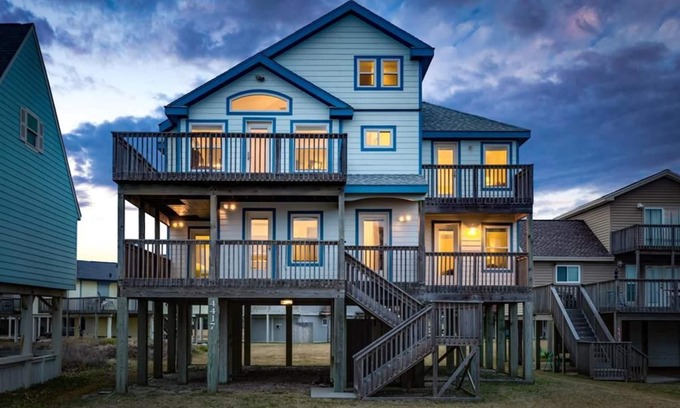Acapulco Village House | Beachfront Paradise of Texas 4br 3 1/2 baths