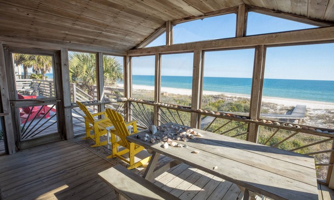 Plantation House | Beachfront, Plantation, Pet Friendly!