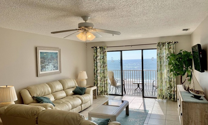 Madeira Beach Condo | Beachfront Premium Unit - Stunning Sunsets