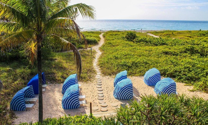Palm Beach Shores Apartment | Beachfront Rental w/Ocean Views
