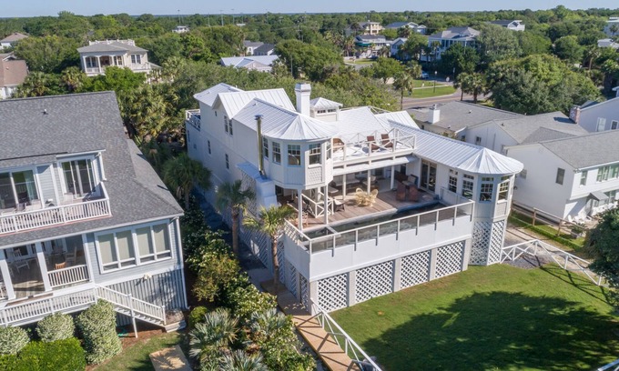 Isle of Palms House | Beachfront, Restored Historic 5 bedroom home with Pool