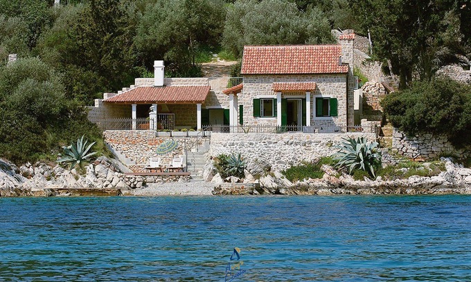 Stari Grad Villa | Beachfront Retreat Near Stari Grad