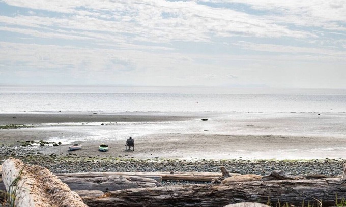 Campbell River House | Beachfront | Sandy Shore, Near Mt. Washington