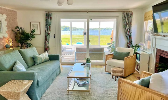South Dennis House | Beachfront - Sauna - Screened Patio - 2 King Beds - Dogs Encouraged!