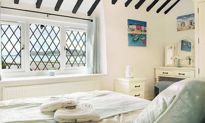 Rhos on Sea Cottage | Beachfront Sea View Cottage