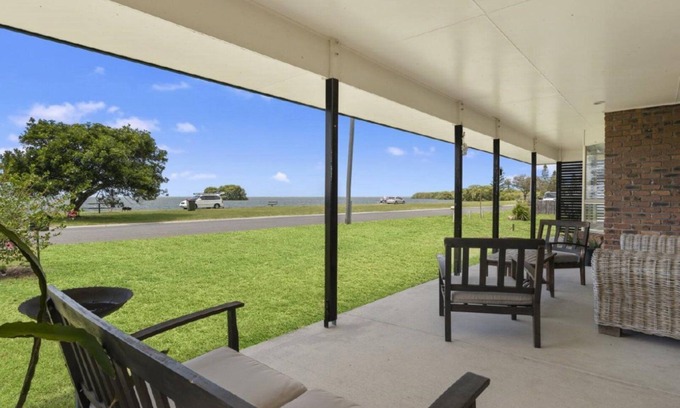 Godwin Beach House | BEACHFRONT - Seaview Bungalow