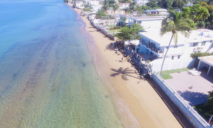 Stella House | ★Beachfront★ Snorkel in Backyard/Walk to Beach Bars/Free Laundry/Bedroom AC
