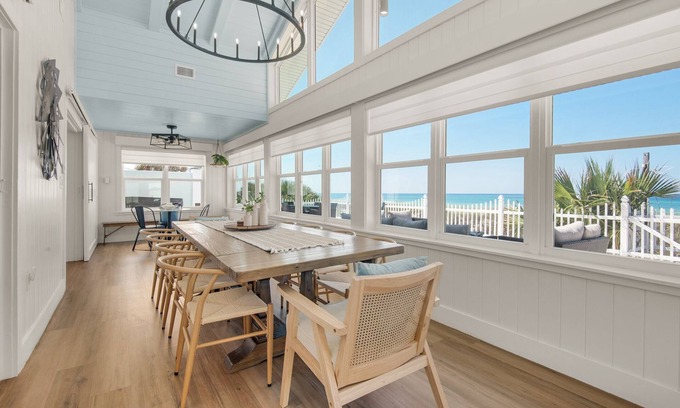 Bahama Beach House | BEACHFRONT: Spacious Family Home Stunning Views Steps to Sand and Surf Hot tub