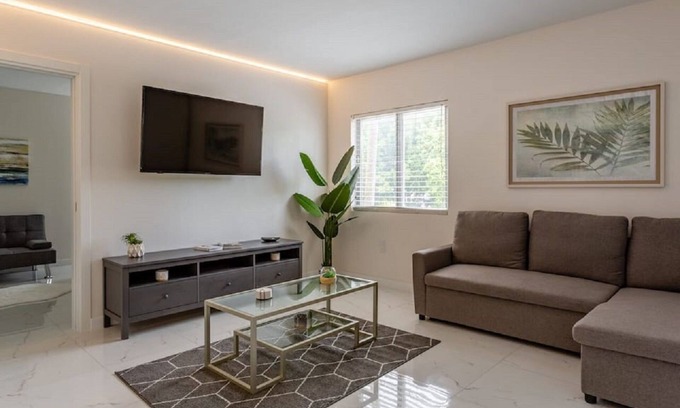 South Pointe Condo | BEACHFRONT Stunning 2 Bed 2 Bath w/Free Parking