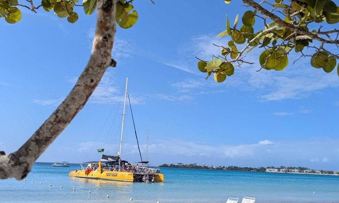 Orange Bay House | Beachfront Townhome at Little Bay Country Club: Pool, Beach, Backyard & More!