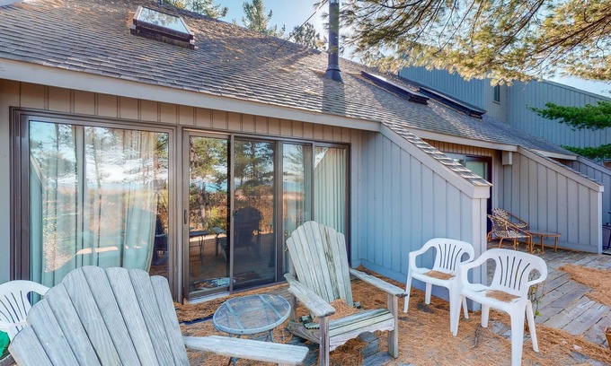 Glen Arbor House | Beachfront townhouse & loft near the water with firepit, deck & cable