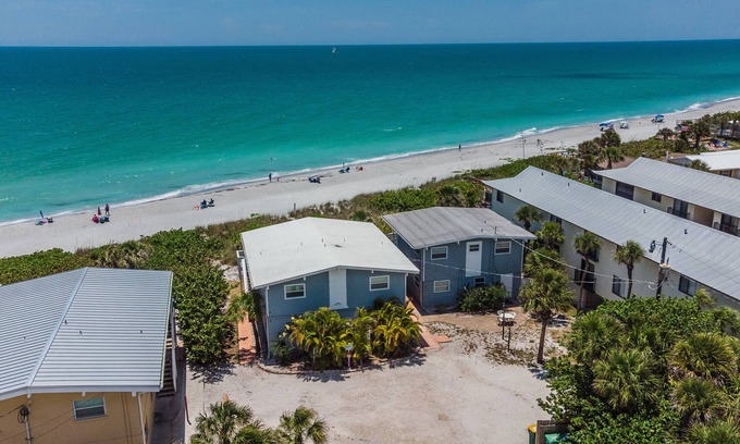 Englewood House | Beachfront Unit-Upstairs-Walking Distance to all Bars and Restaurants