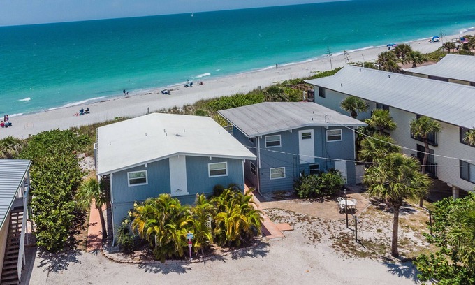 Englewood Apartment | Beachfront Unit-Upstairs-Walking Distance to all Bars and Restaurants