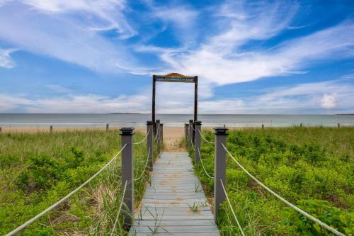 Old Orchard Beach Apartment | Beachfront Unit 17 | Right on Old Orchard Beach!