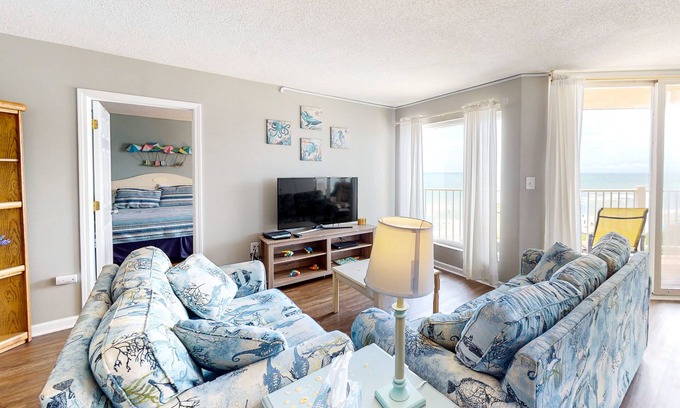 Sneads Ferry Condo | Beachfront charmer with ocean & beach views, pool, game room & gym