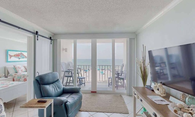 Gulf Shores Condo | Beachfront Views|2 bedroom|Gulf Shores|Sleeps 6!