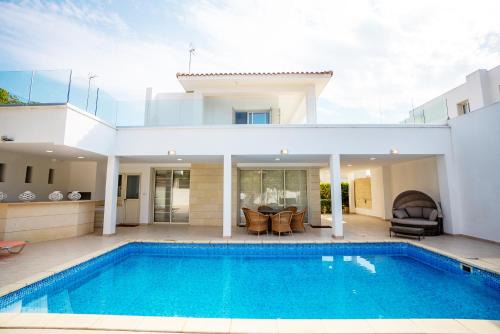 Pyla Villa | Beachfront Villa Larnaka Dhekelia with Pool