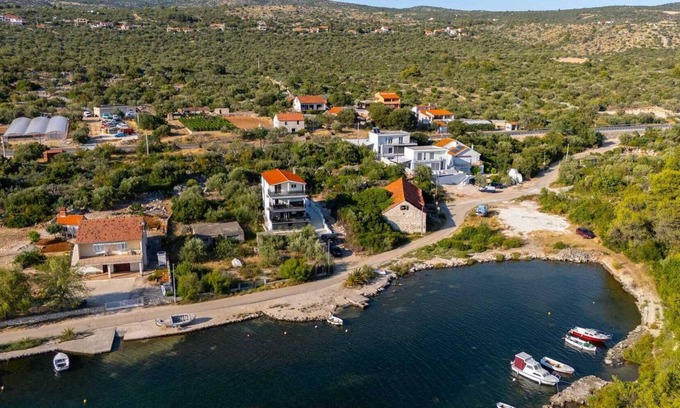 Podglavica Villa | Beachfront Villa Marivi with Pool and Game Room