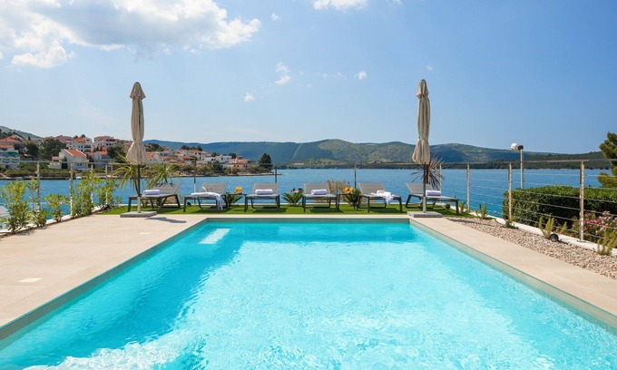 Zaboric Villa | Beachfront Villa Mona Lisa with Pool
