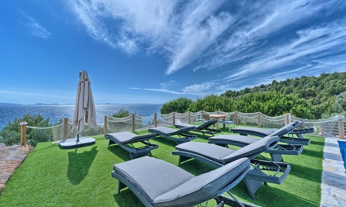 Susica Villa | Beachfront Villa New Horizons II