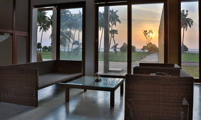 Irrakkakandi House | Beachfront villa/On the Nilaveli beach