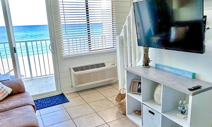 Panama City Beach Condo | Beachfront w/Amazing Sunsets~ Pool/Hot Tub~Short Walk to Pier Park-Pets Welcomen