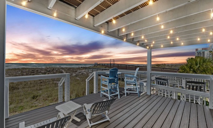 Panama City Beach House | Beachfront, Walk Right onto the Beach, East End of PCB