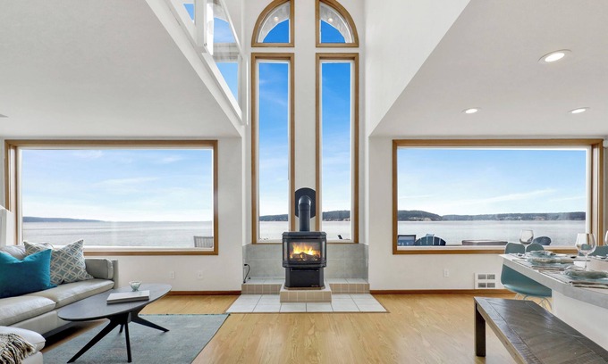 Langley House | Beachfront, Water & Mountain Views, Epic Deck on Whidbey Island!
