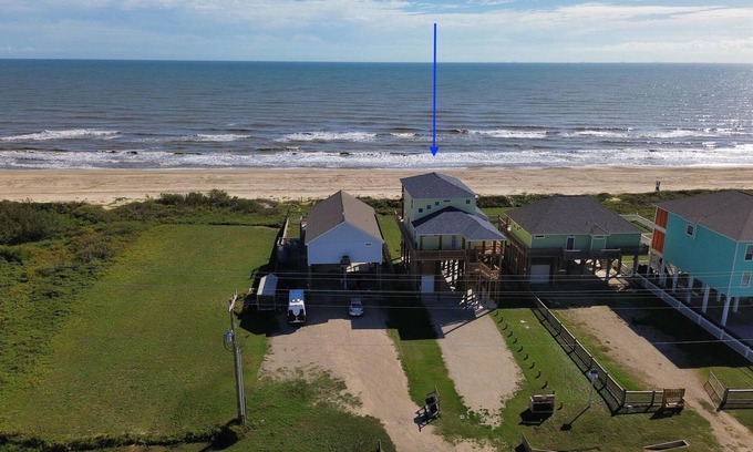 Port Bolivar House | BEACHFRONT WITH BEACH ACCESS! Quiet, Family-Friendly Area. Seashell paradise.