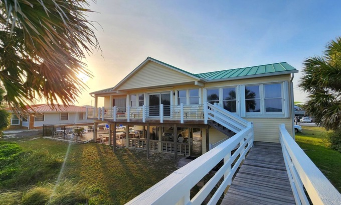 St. George Island House | Beachfront with PRIVATE POOL!
