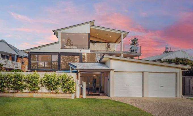 Buddina House | Beachfront with pool ocean views and pet friendly
